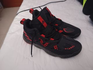 Zapatillas Adidas Negras y Rojas