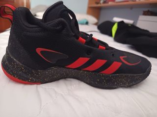 Zapatillas Adidas Negras y Rojas