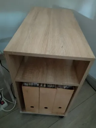 Mueble auxiliar con ruedasde medidas largo 70cm 35