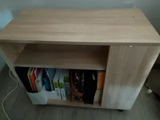 Mueble auxiliar con ruedasde medidas largo 70cm 35