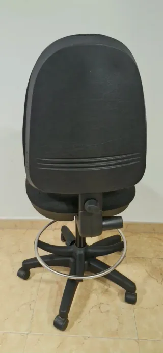 Silla de mostrador negra