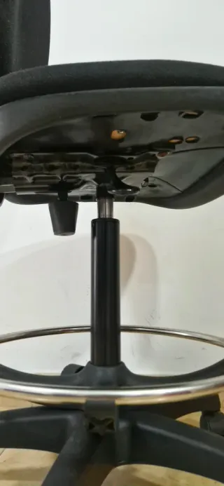 Silla de mostrador negra