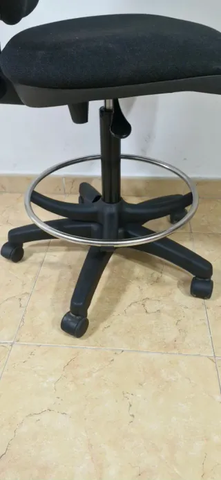 Silla de mostrador negra