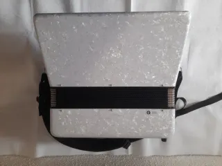 Acordeón Hohner Bravo 60 Bajos