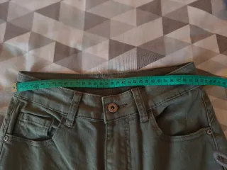 Pantalón verde nuevo