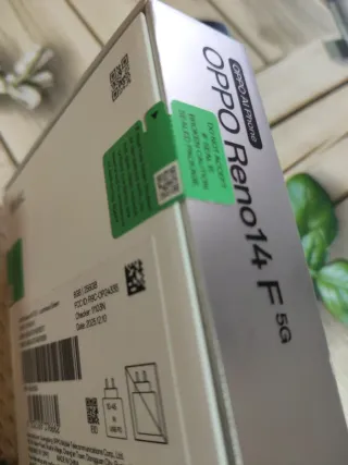 Oppo Reno14 F 5G sin usar