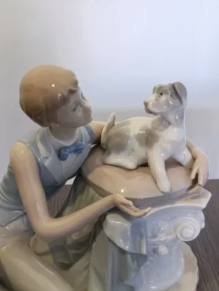 Figura Nao-Lladró Chico con Perro