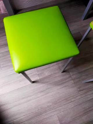 Juego de 2 Taburetes de Cocina En color verde