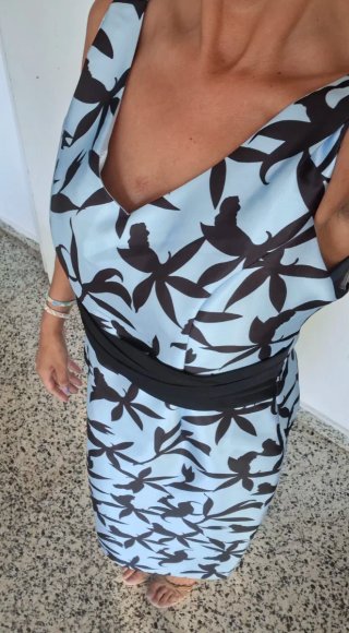 Vestido fiesta azul con estampado floral