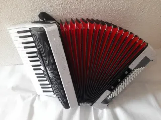 Acordeón Hohner Bravo 96 bajos