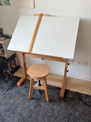 Mesa de dibujo con taburete en madera pino