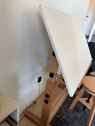 Mesa de dibujo con taburete en madera pino