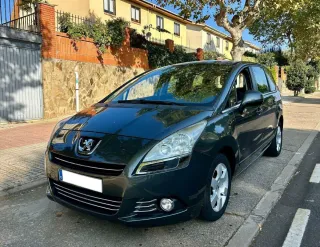 Peugeot 5008 2013