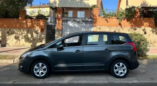 Peugeot 5008 2013