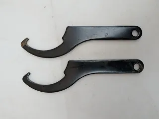 Llaves para suspensión roscada