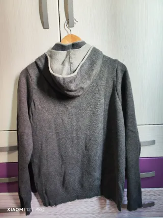 Sudadera Forecast gris con capucha
