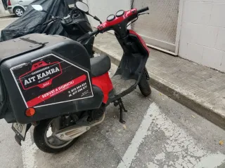 Moto 125cc Scooter Roja y Negra