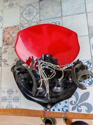 Careta Derbi Variant Roja y Negra