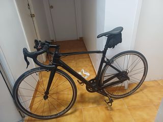 Bicicleta de carretera negra