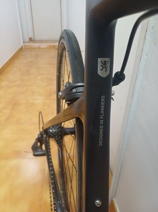 Bicicleta de carretera negra