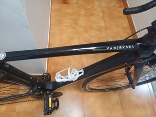 Bicicleta de carretera negra