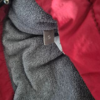 Cazadora roja NapaPijiri