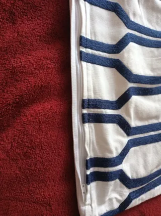 Funda de cojín azul y blanco