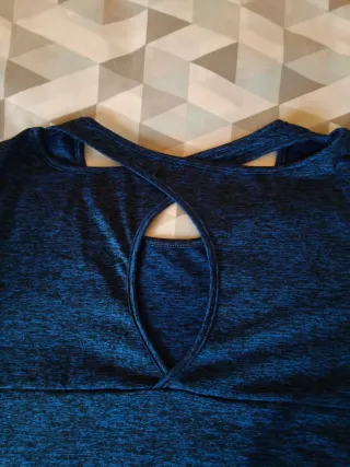 Camiseta deportiva azul talla L