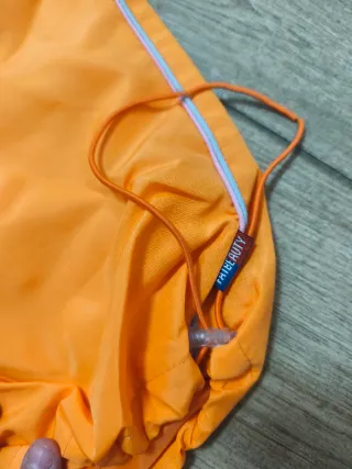 Pantalón naranja deportivo