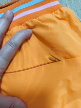 Pantalón naranja deportivo
