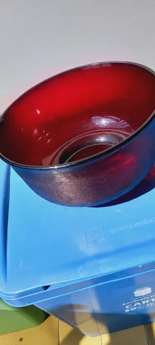 Ciotola in vetro vintage rosso rubino