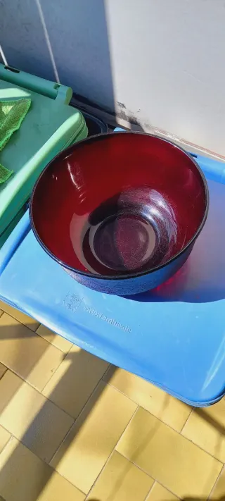 Ciotola in vetro vintage rosso rubino