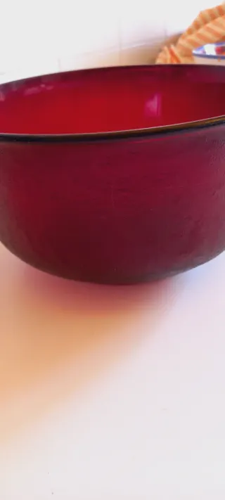 Ciotola in vetro vintage rosso rubino