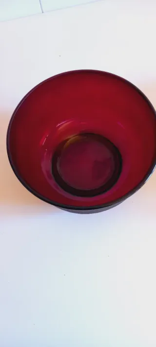Ciotola in vetro vintage rosso rubino