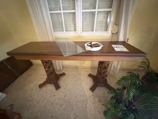 Mesa de madera doble apertura tallada