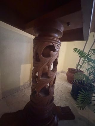 Mesa de madera doble apertura tallada