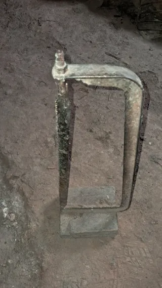 Sierra antigua de metal