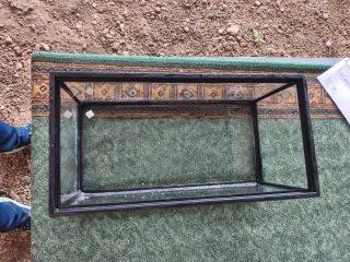 Tortuguera de cristal negra y transparente