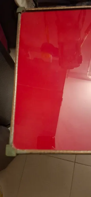 Mesa antigua de madera y cristal