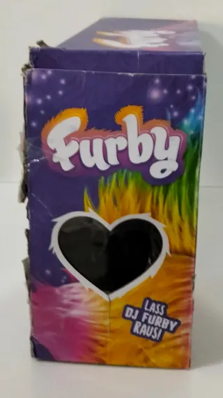 DJ Furby Rainbow, 2025, Aleman