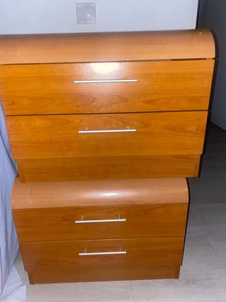 Cómoda de madera marrón