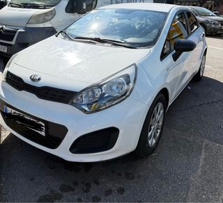 Kia Rio Blanco 2012