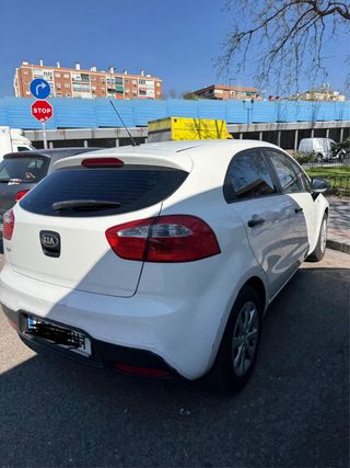 Kia Rio Blanco 2012