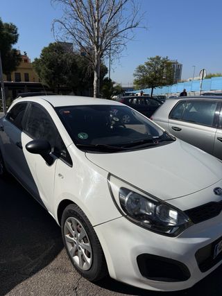 Kia Rio Blanco 2012