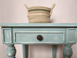 Mesita auxiliar restaurada azul