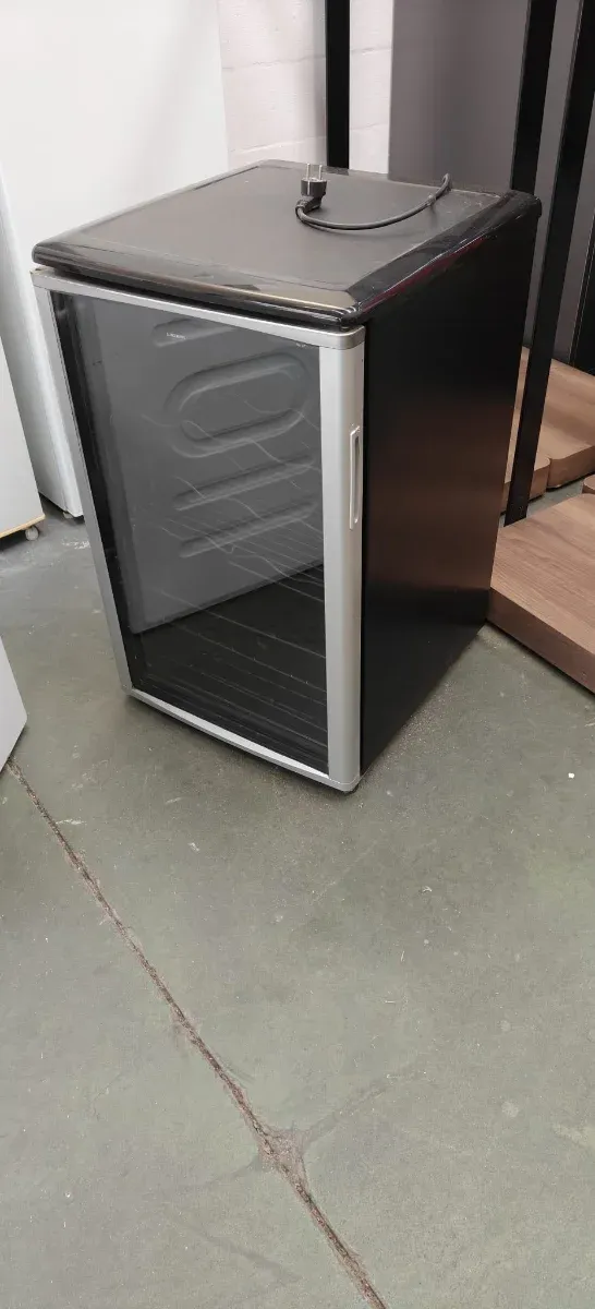 Vinoteca Negra y Plateada