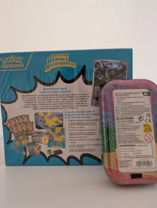 Pack Héroes Ascendentes ETB + lata español
