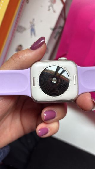 Reloj Apple Dorado con Correa Morada