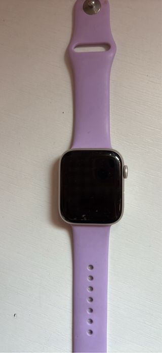 Reloj Apple Dorado con Correa Morada
