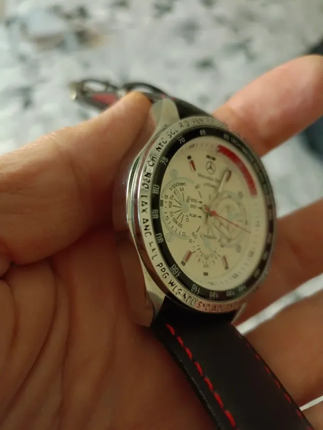 Reloj Mercedes-Benz